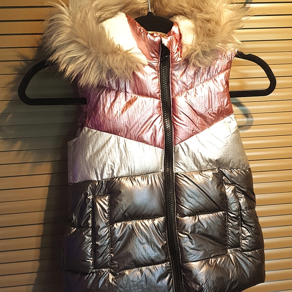 NWoT NEW 5-7yrs, Girl's sleeveless zip up Hoodie jacket, gorgeous. fleece lined - Picture 4 of 9